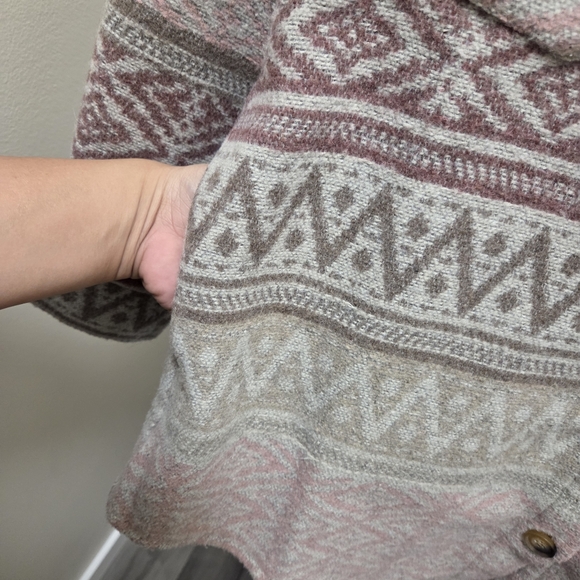 Papillion Tribal Aztec Printed Shacket Jacket - Picture 4 of 7